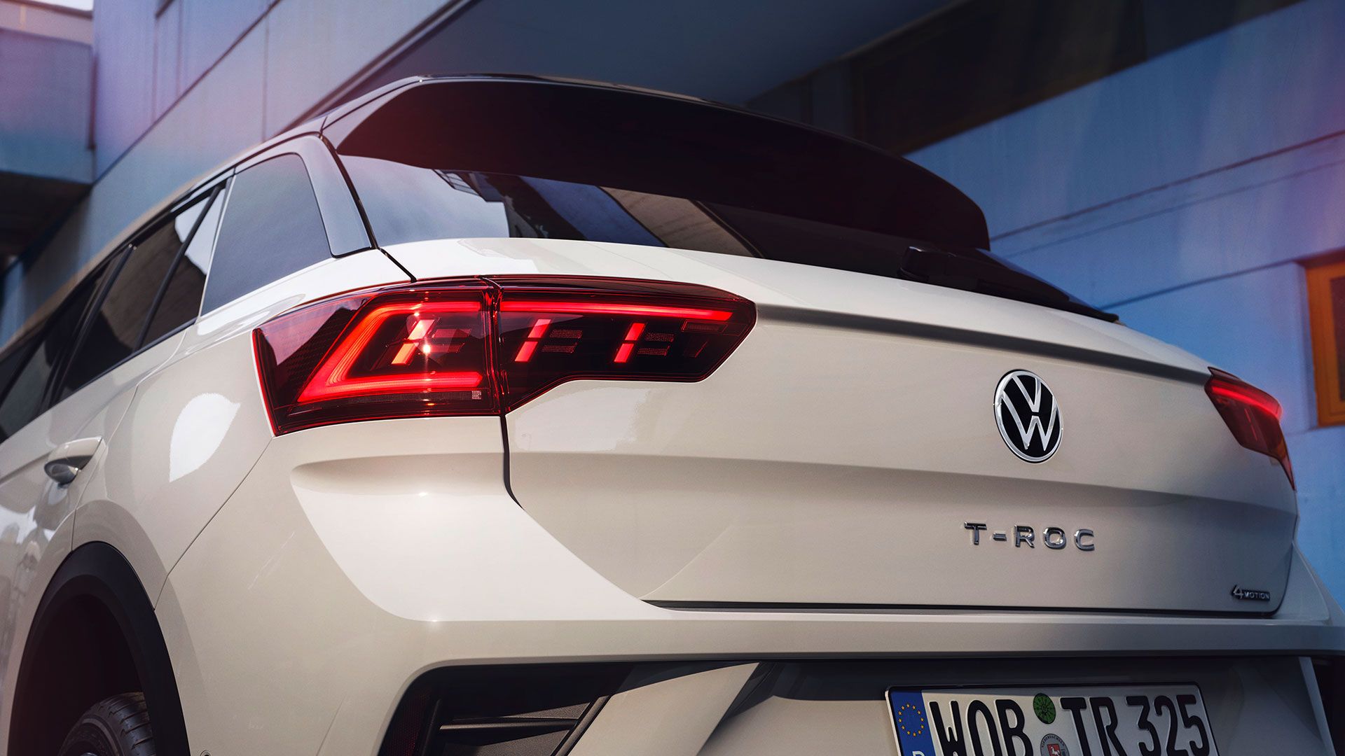 VW T-Roc R-Line in Weiß, Blick auf Heck