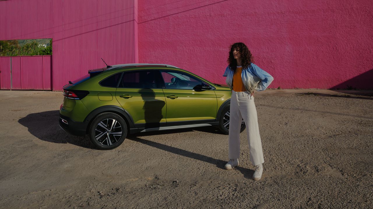 VW Polo We Connect Plus Im optionalen Digital Cockpit Pro des VW Polo lässt sich die auf Wunsch über We Connect Plus nutzbare Navigation in nahezu Echtzeit abbilden.